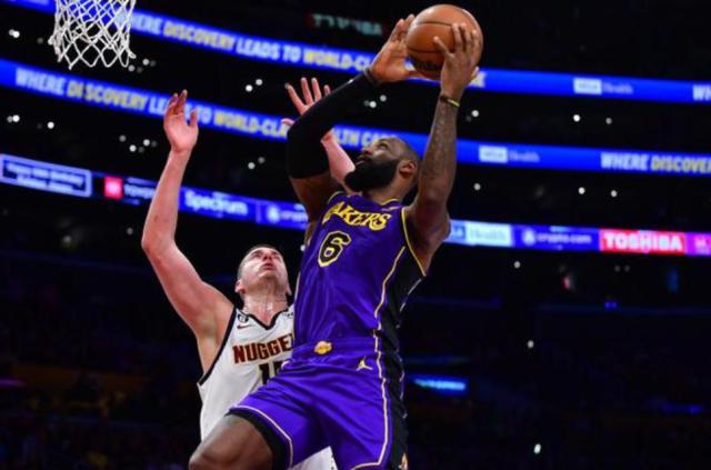 B体育直播运营团队-38岁的第一次轮休 詹姆斯储蓄能量迎接新一轮挑战