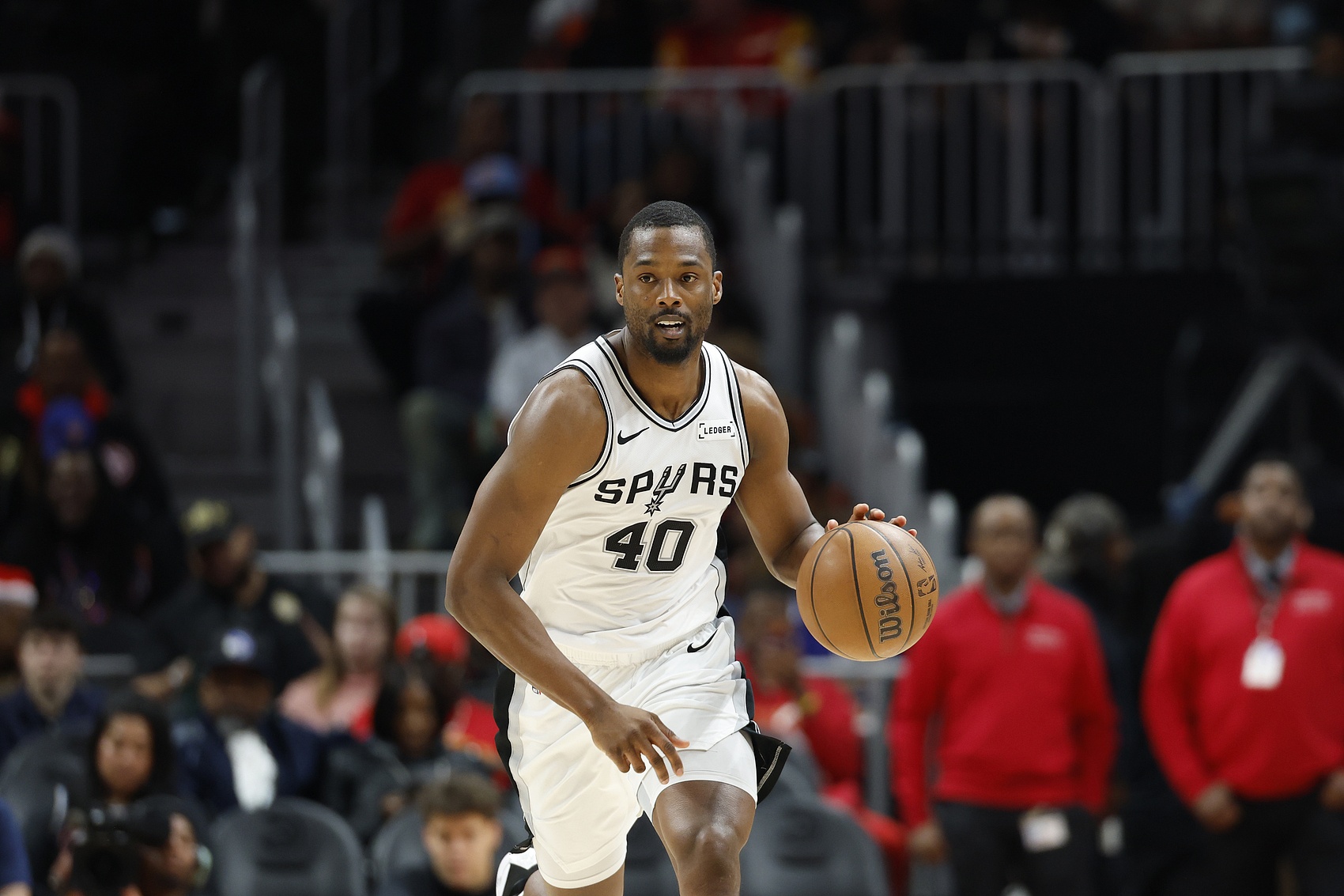 哈里森·巴恩斯：我们防住了独行侠制造的压力 文班亚马能量十足