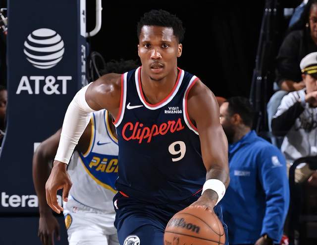 B体育官方-打疯了！快船最多领先23分：伦纳德轰20分4板，新星重伤离场